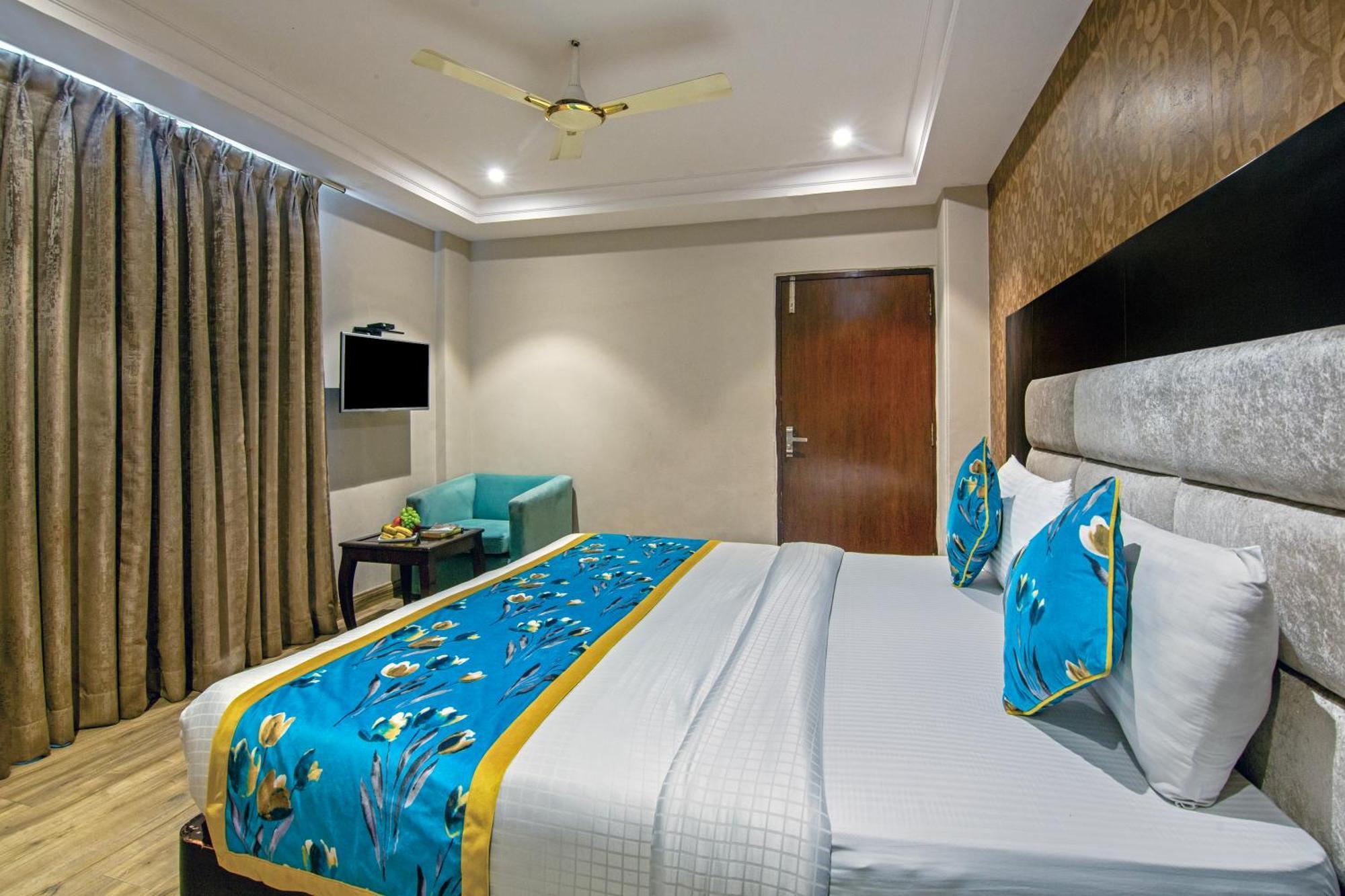 Hotel The Waves New Delhi
